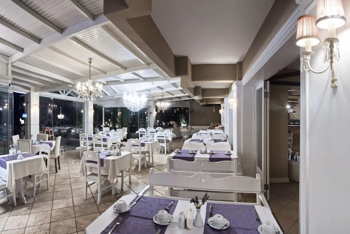 Carina Hotel