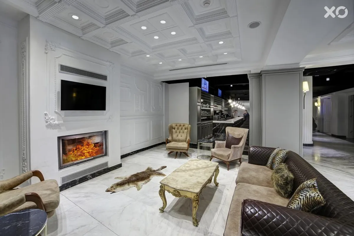 White Monarch Hotel