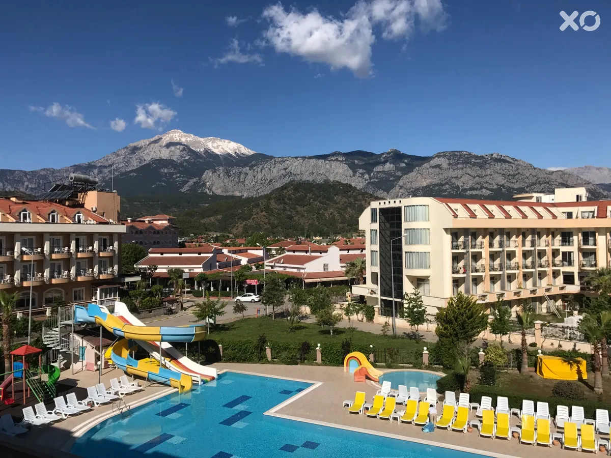 MG White Lilyum Hotel