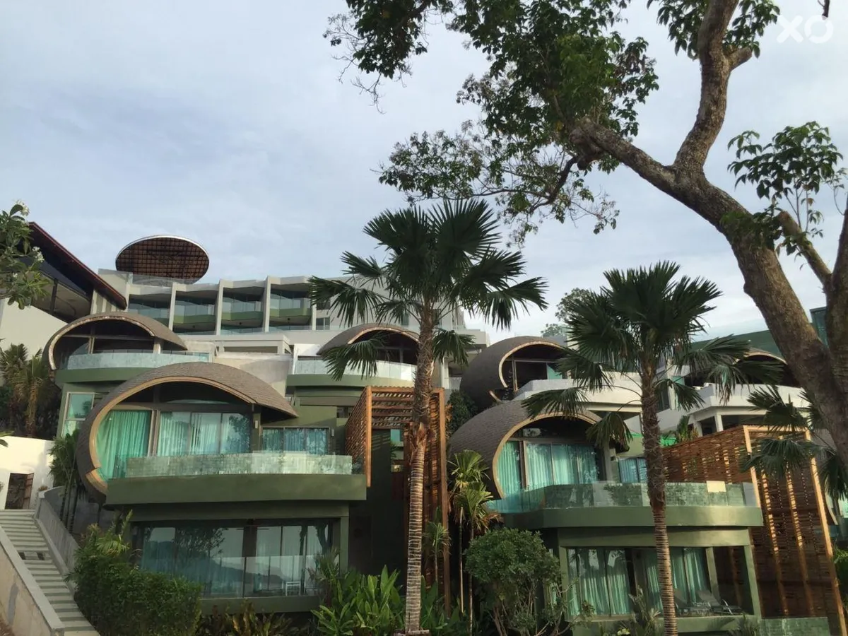 Crest Resort & Pool Villas