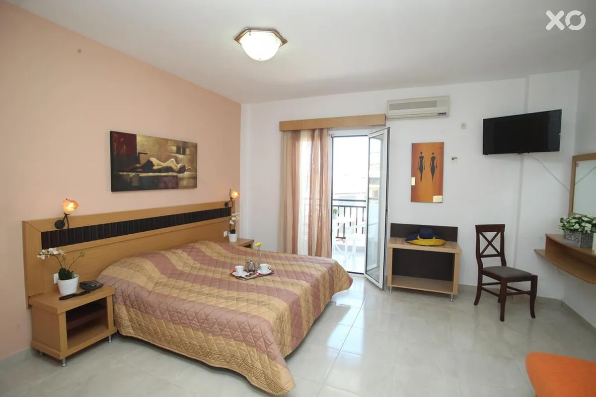 Sarantis Hotel