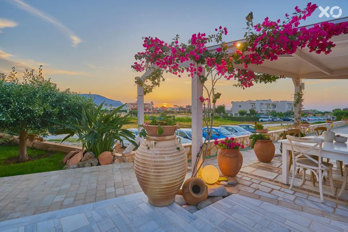 Golden Bay Studios & Apartments
