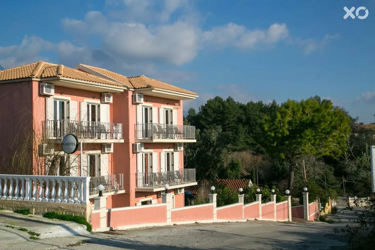Kouros Apartments & Studios
