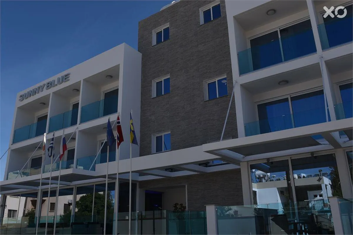 Sunny Blue Hotel