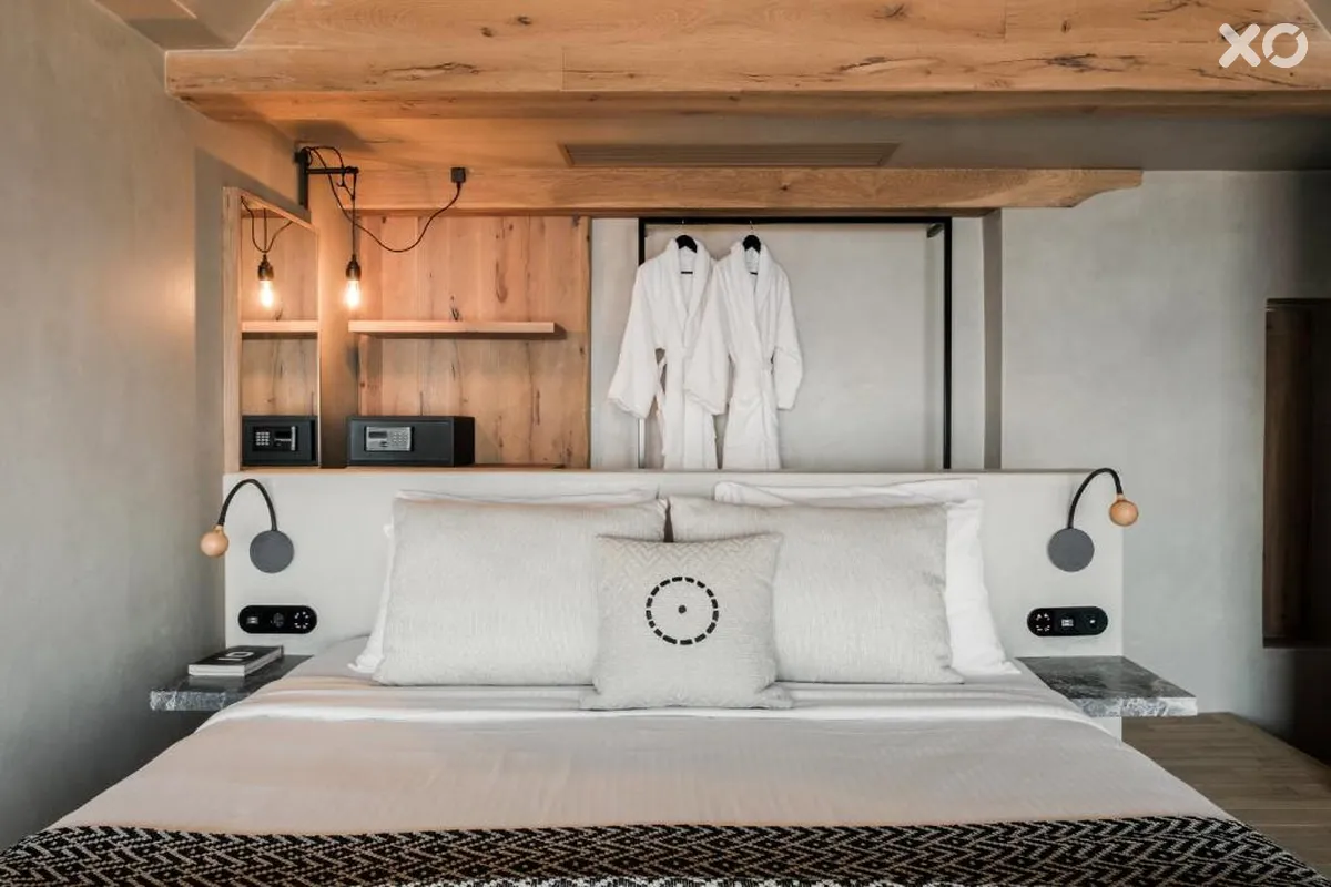 Acro Suites