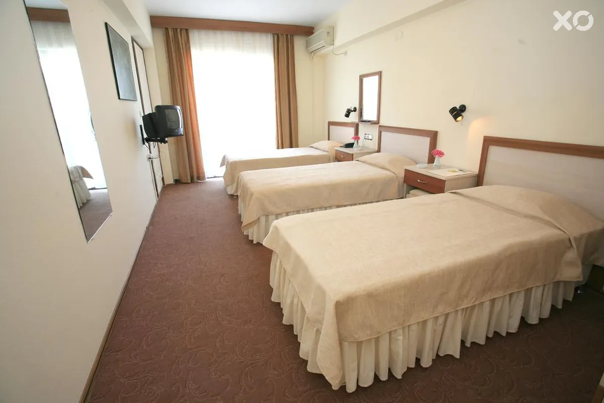Saturn Hotel
