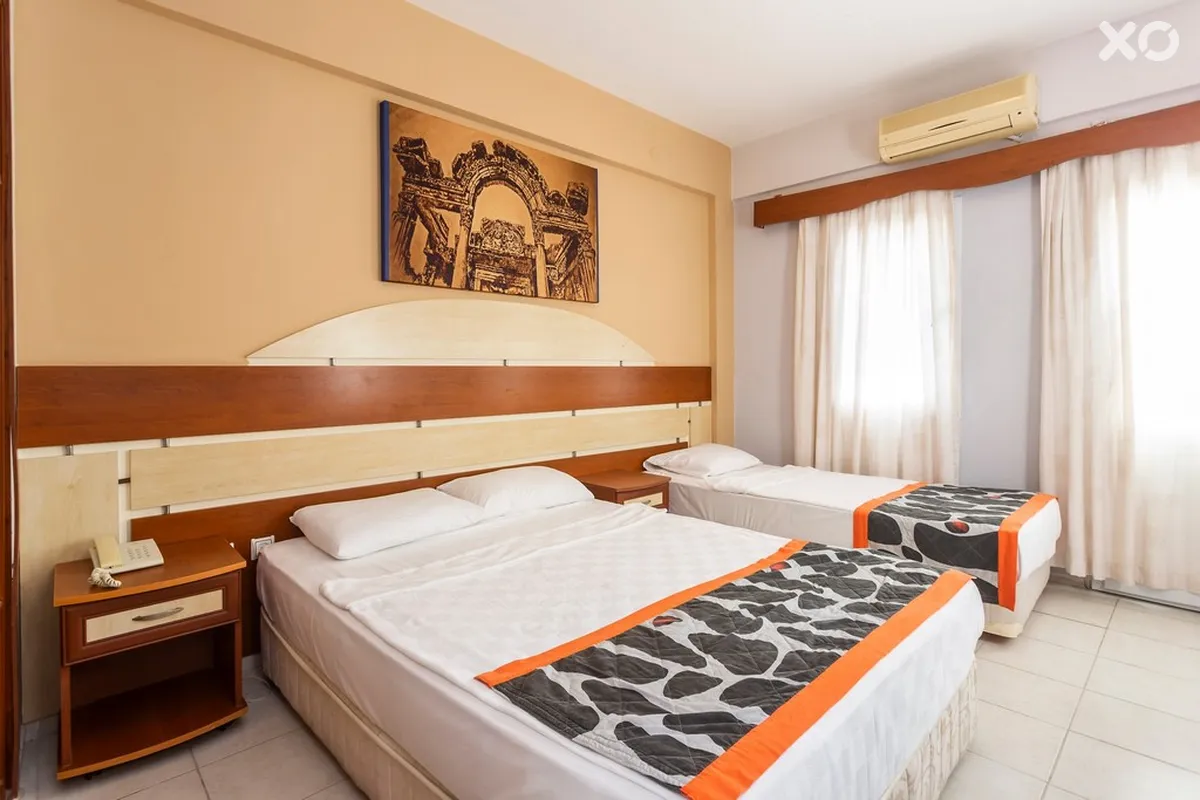 Tiana Moonlight Hotel