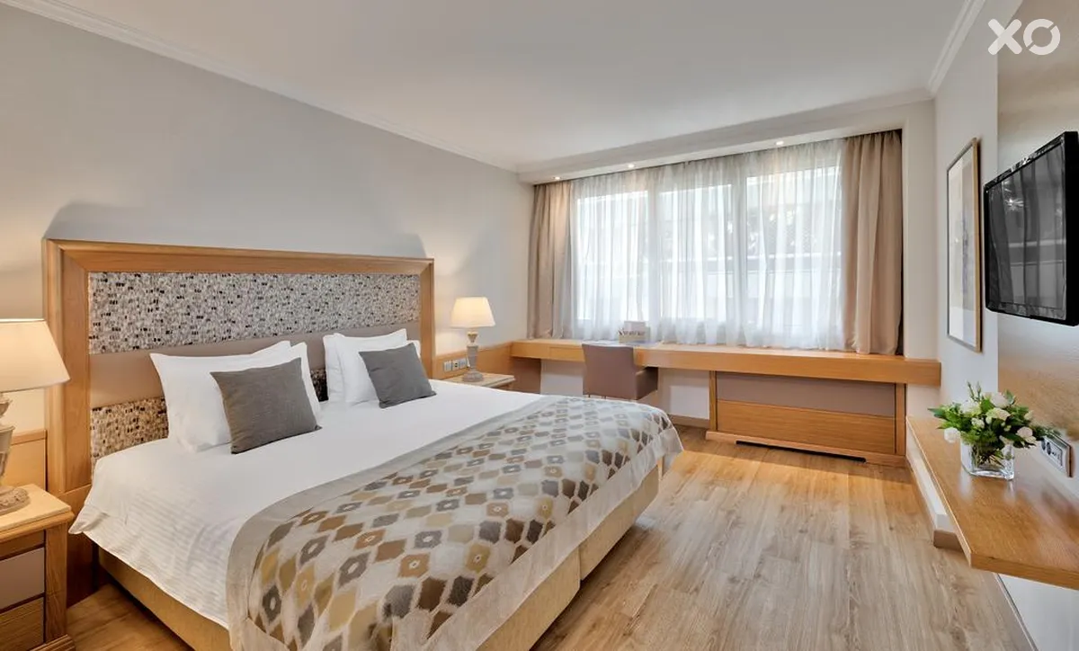 Divani Caravel Hotel