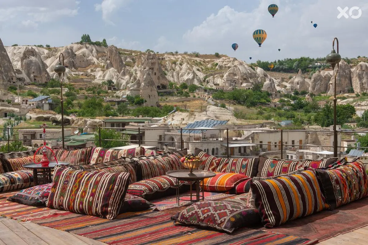 Hera Cave Suites