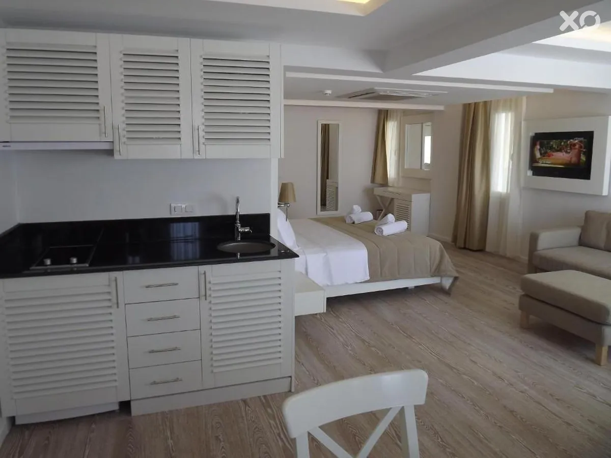 Alesta Yacht Hotel