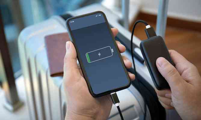 Оновлені правила щодо павербанків на рейсах у Європі та за її межами