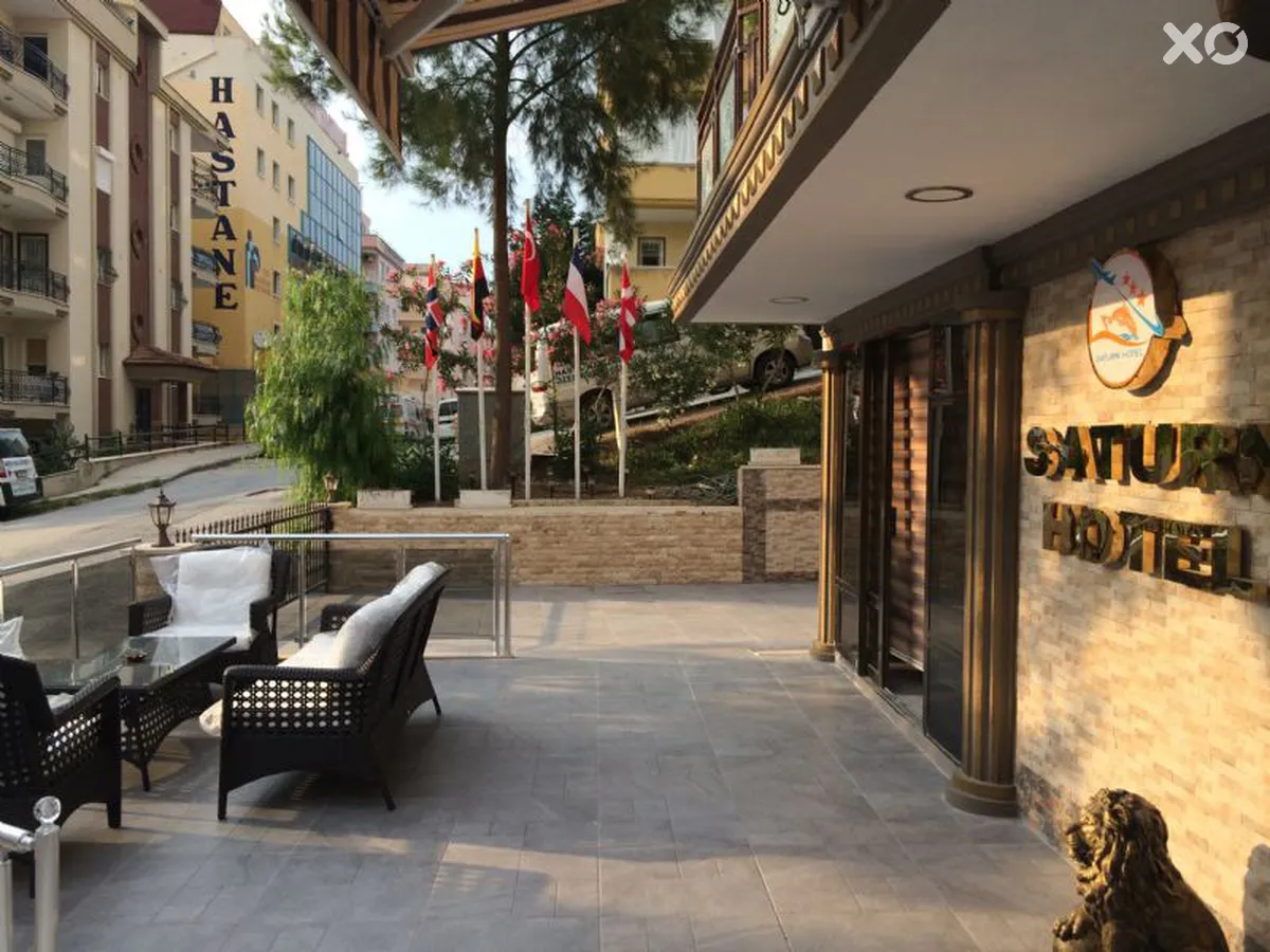 Saturn Hotel