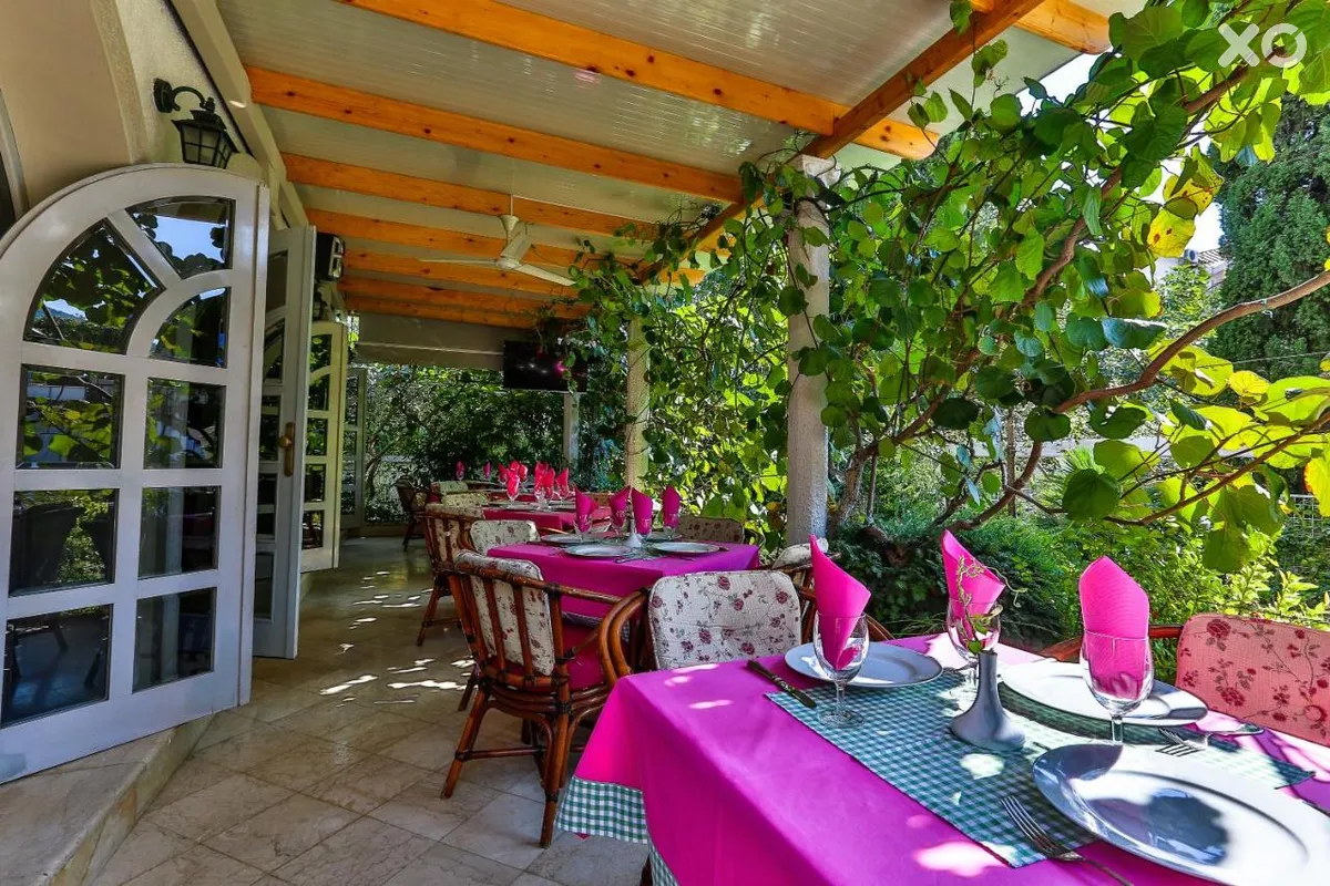Velzon Villa