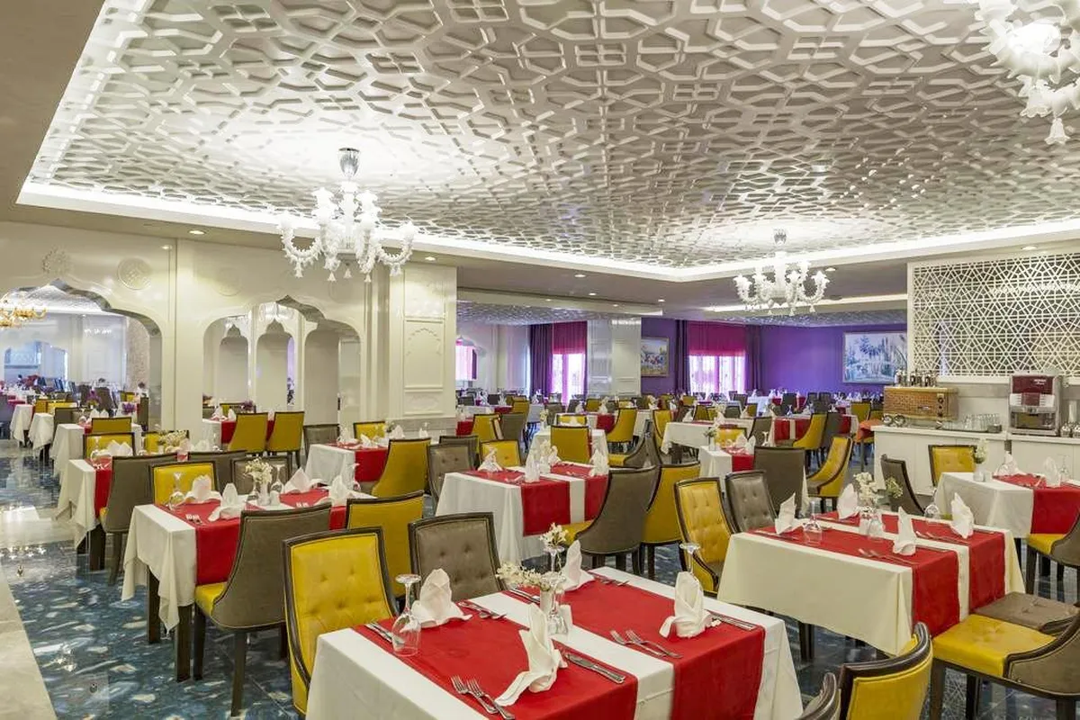 Royal Taj Mahal Hotel