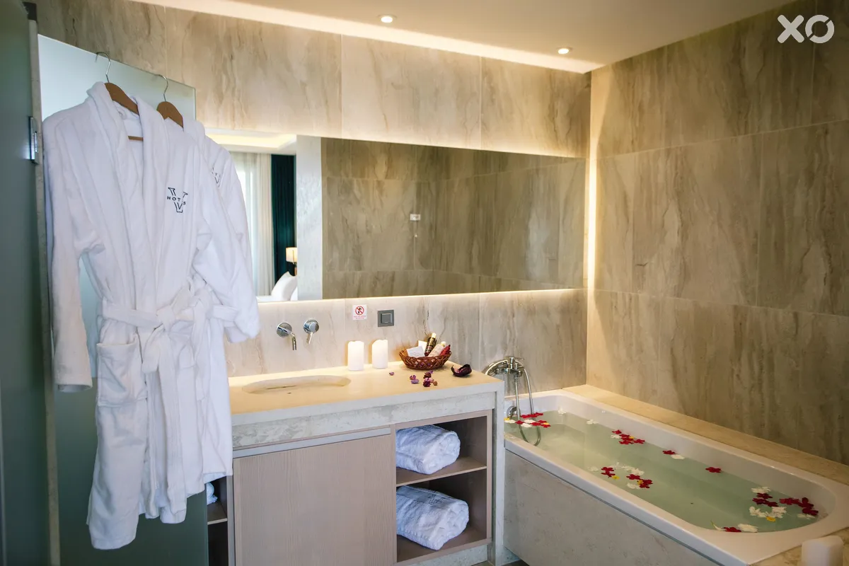 Almyros Beach Resort & Spa