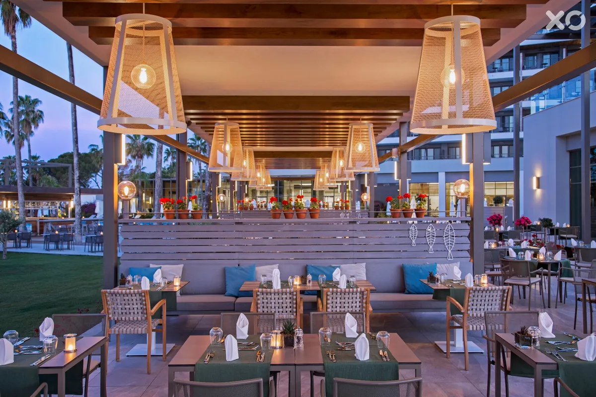 Acanthus Cennet Barut Collection