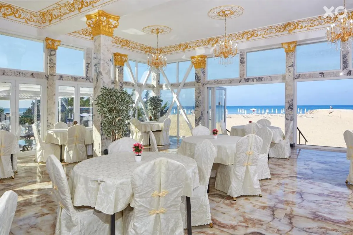 Amore Beach Hotel