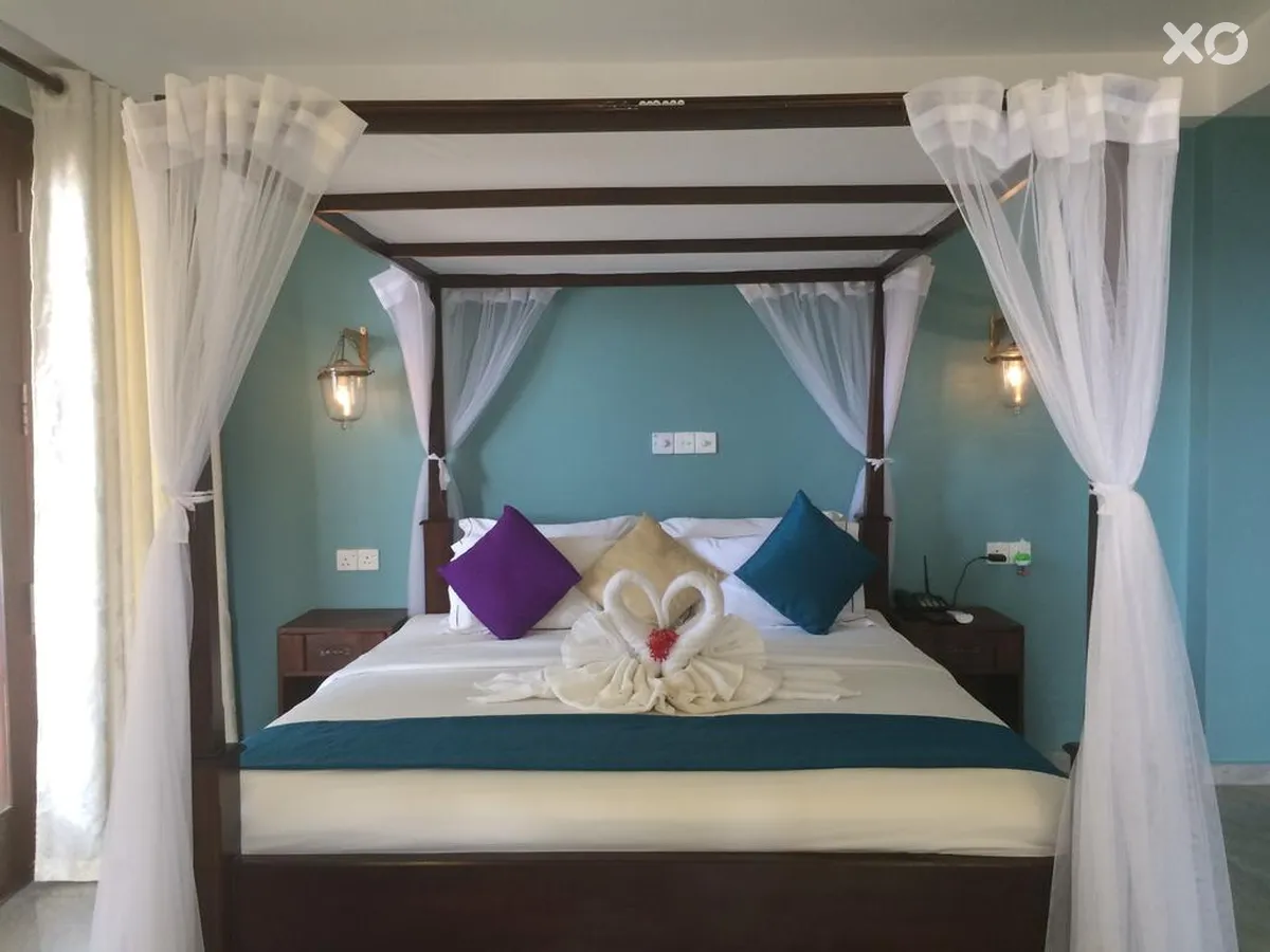 Sapphire Seas Beachfront Hotel