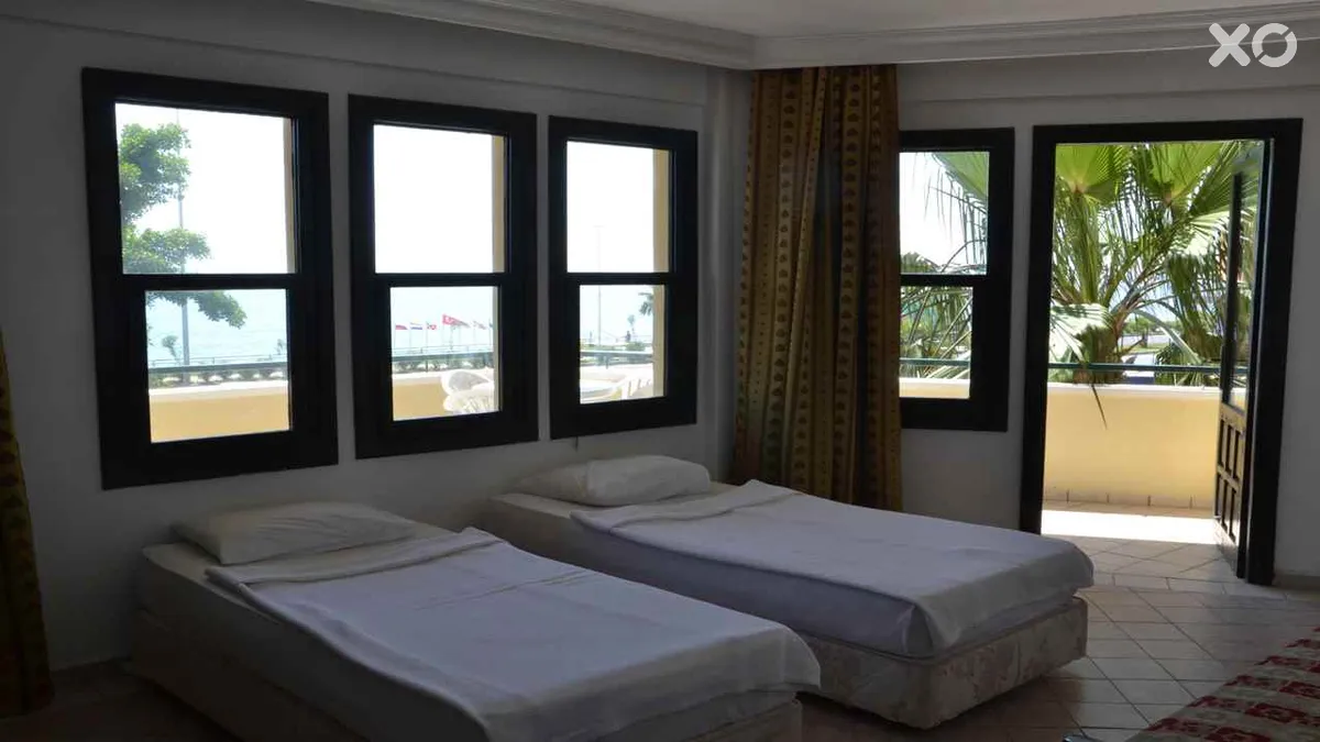 Gold Twins Family Beach Hotel