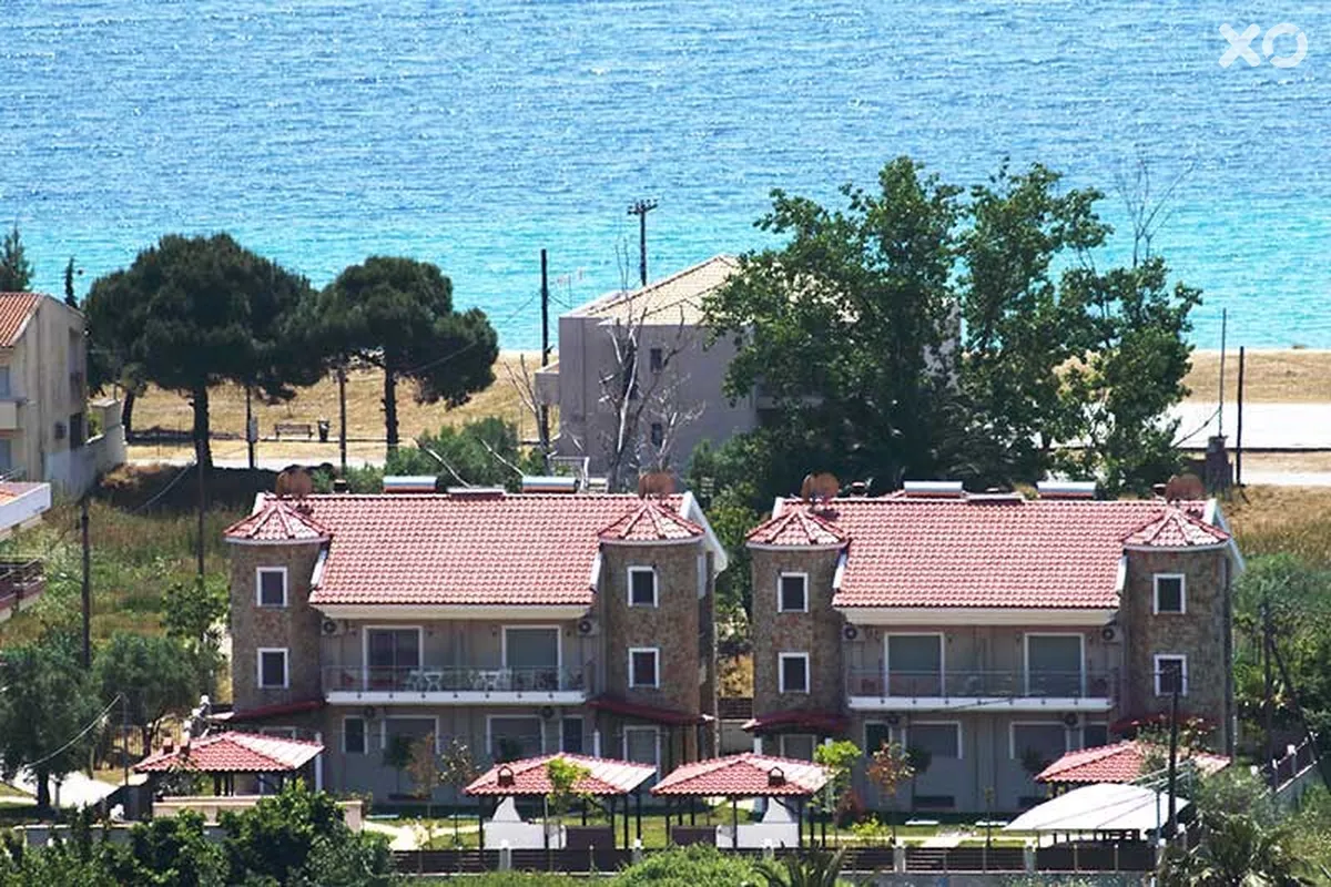 White Toroni Villa