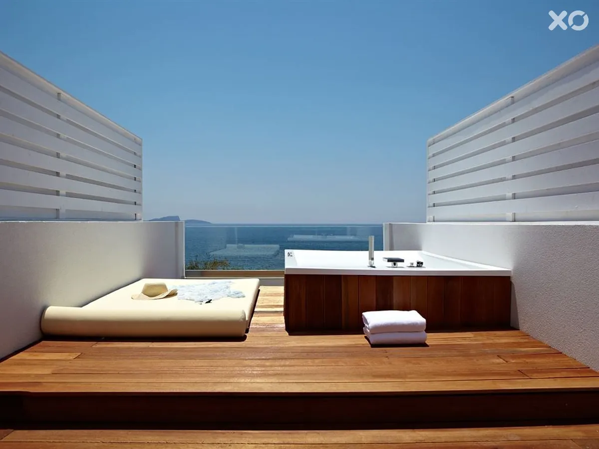 Lichnos Beach Hotel & Suites