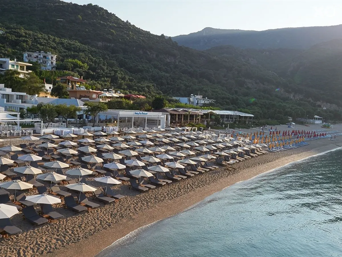 Lichnos Beach Hotel & Suites