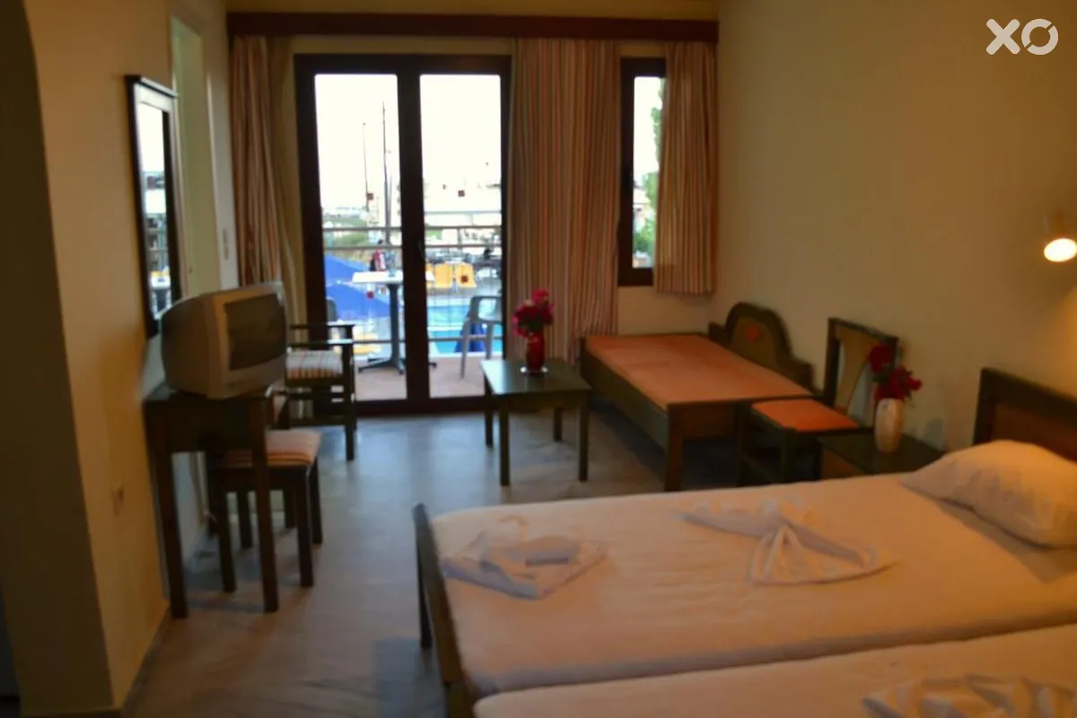 Alexandros M Hotel