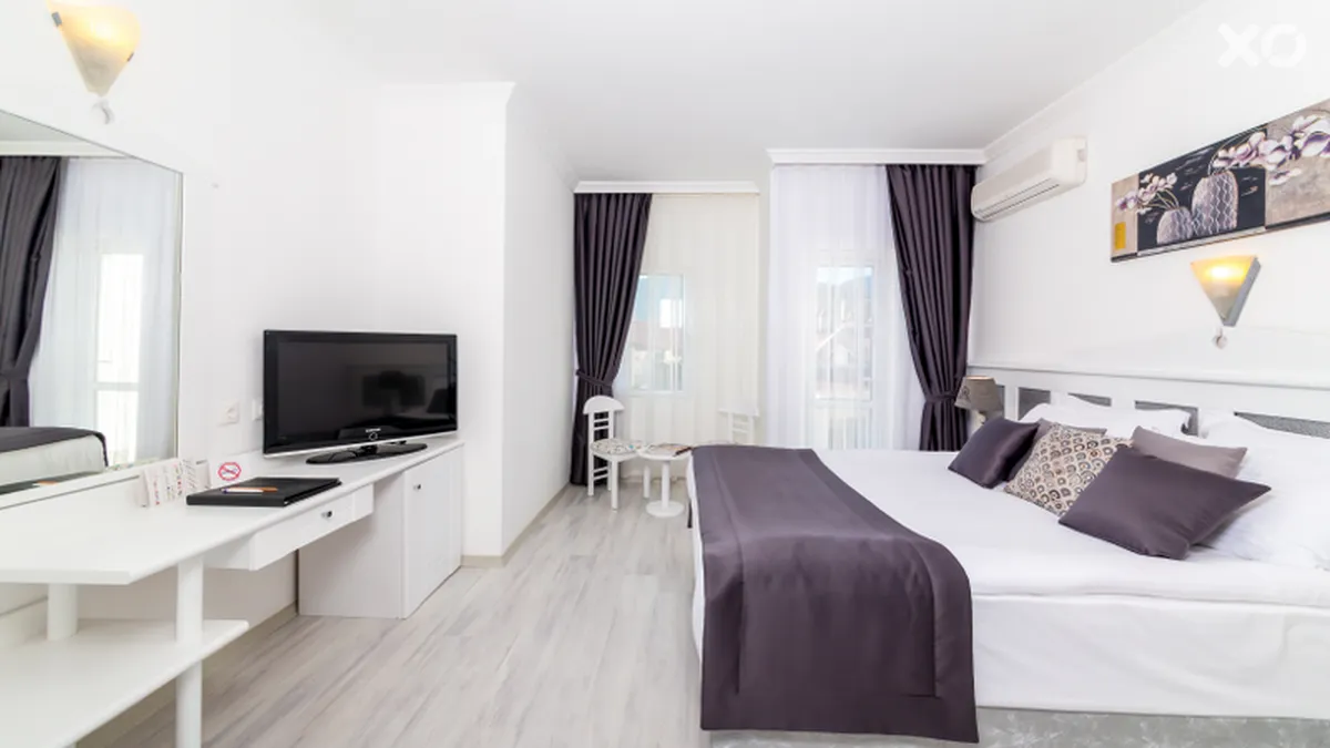 Aryes Deluxe Hotel