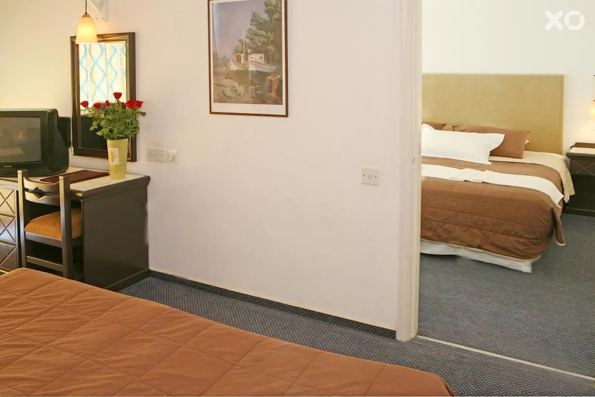 Navarria Hotel