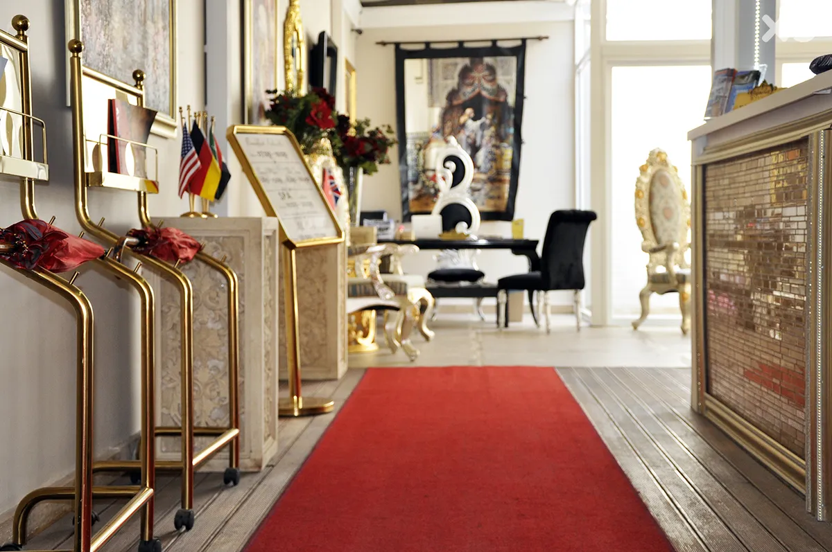 Elegance East Hotel