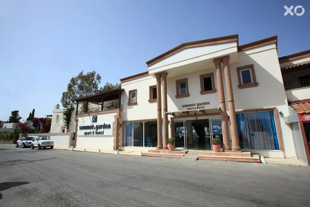 Summer Garden Suites & Beach Hotel