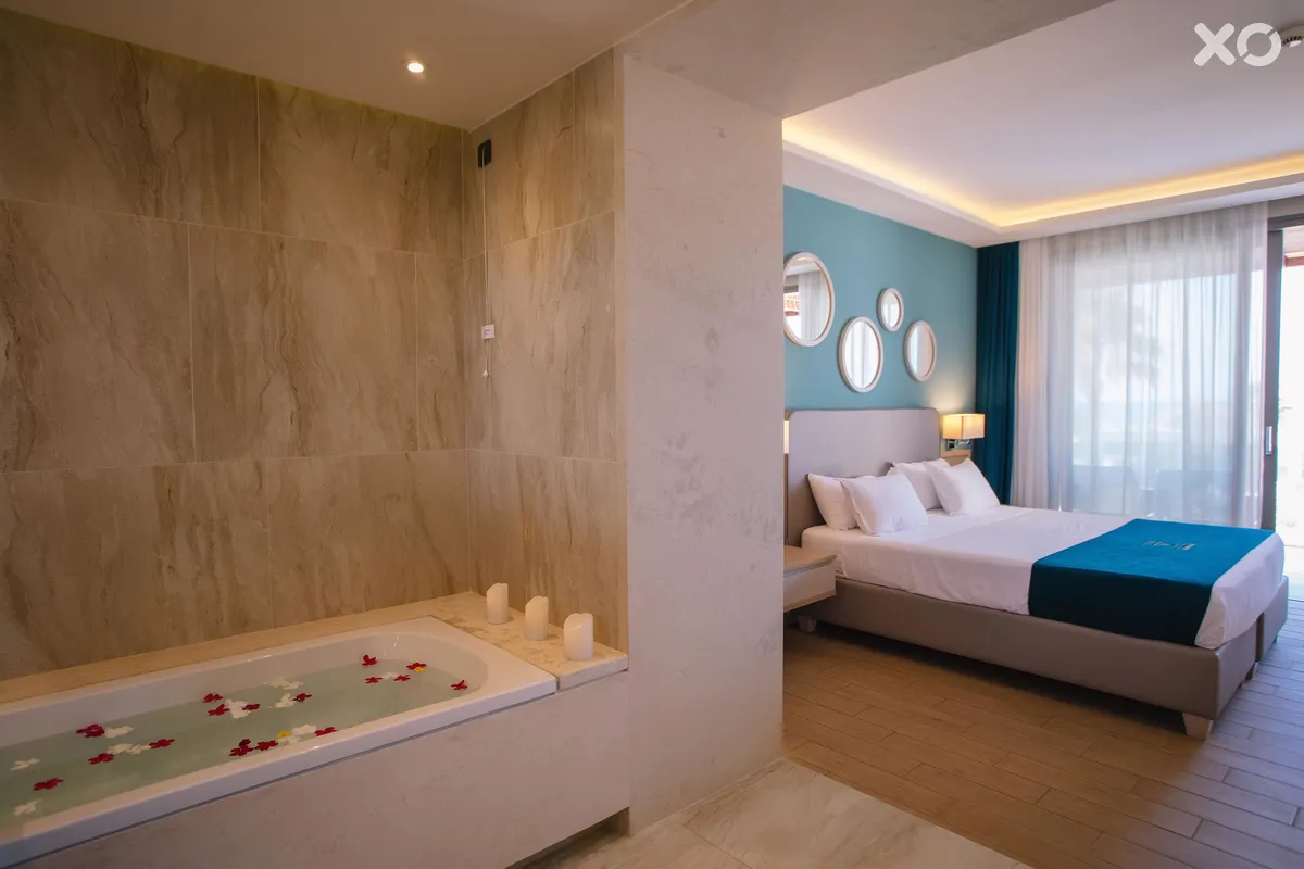 Almyros Beach Resort & Spa