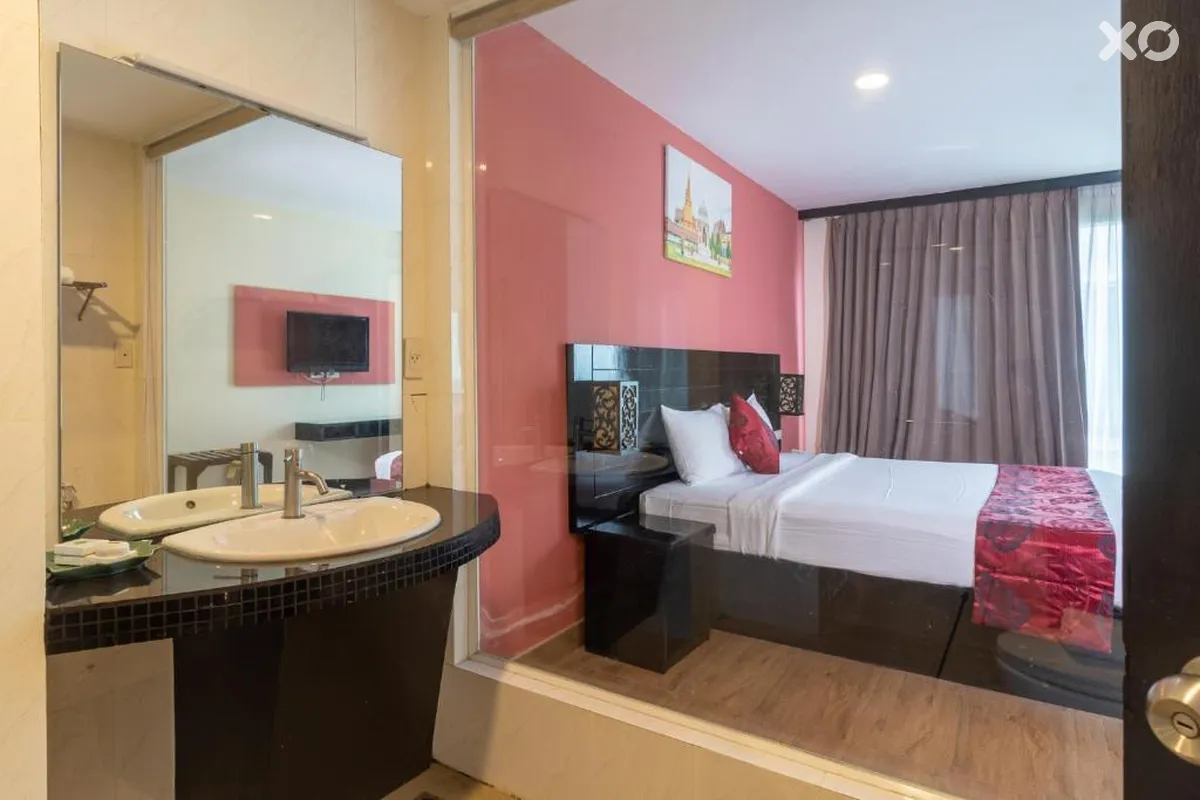 Boss Suites Nana Hotel