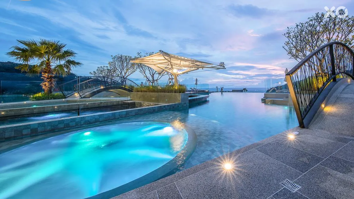 Crest Resort & Pool Villas