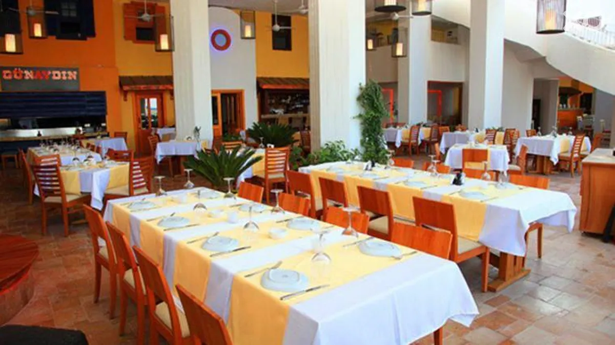 Cratos Premium Hotel & Casino
