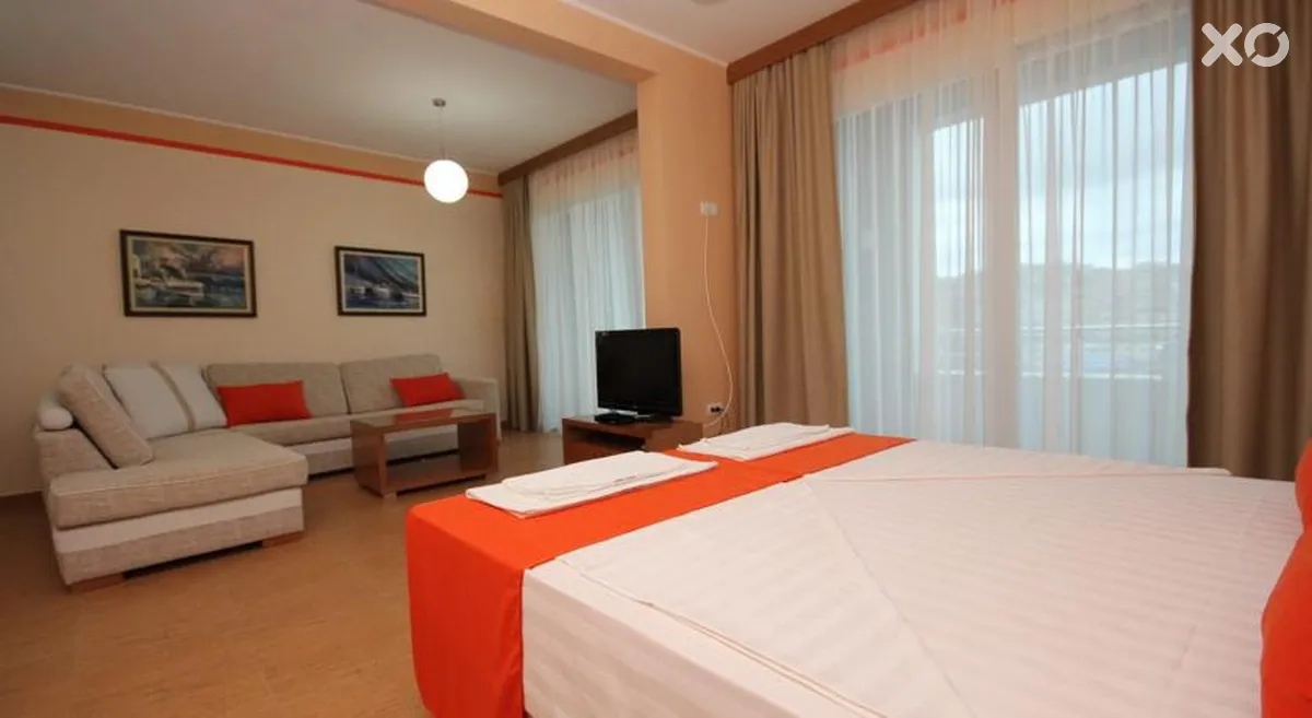 Deus Apartments
