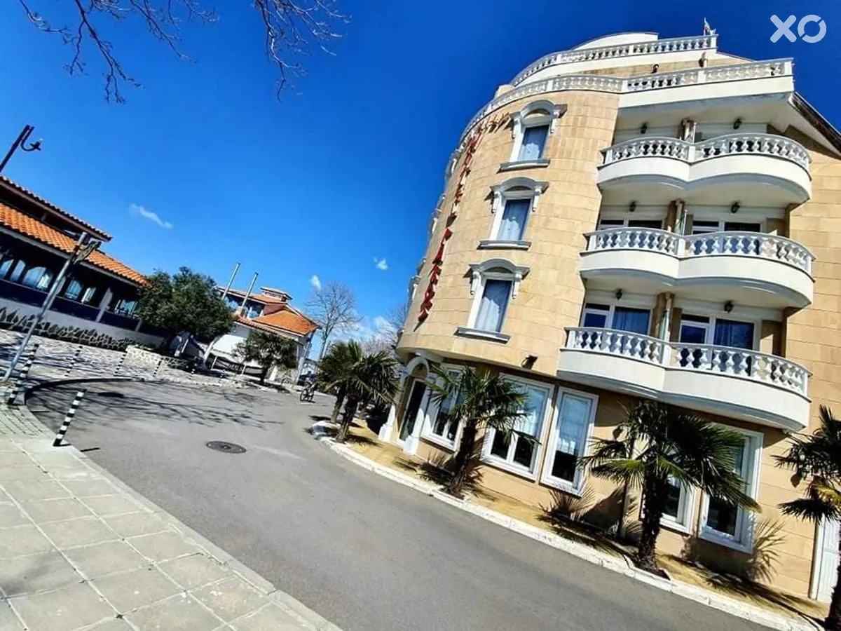 Paros