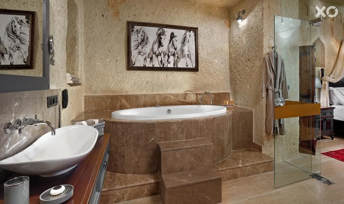 Seraphim Cave Hotel