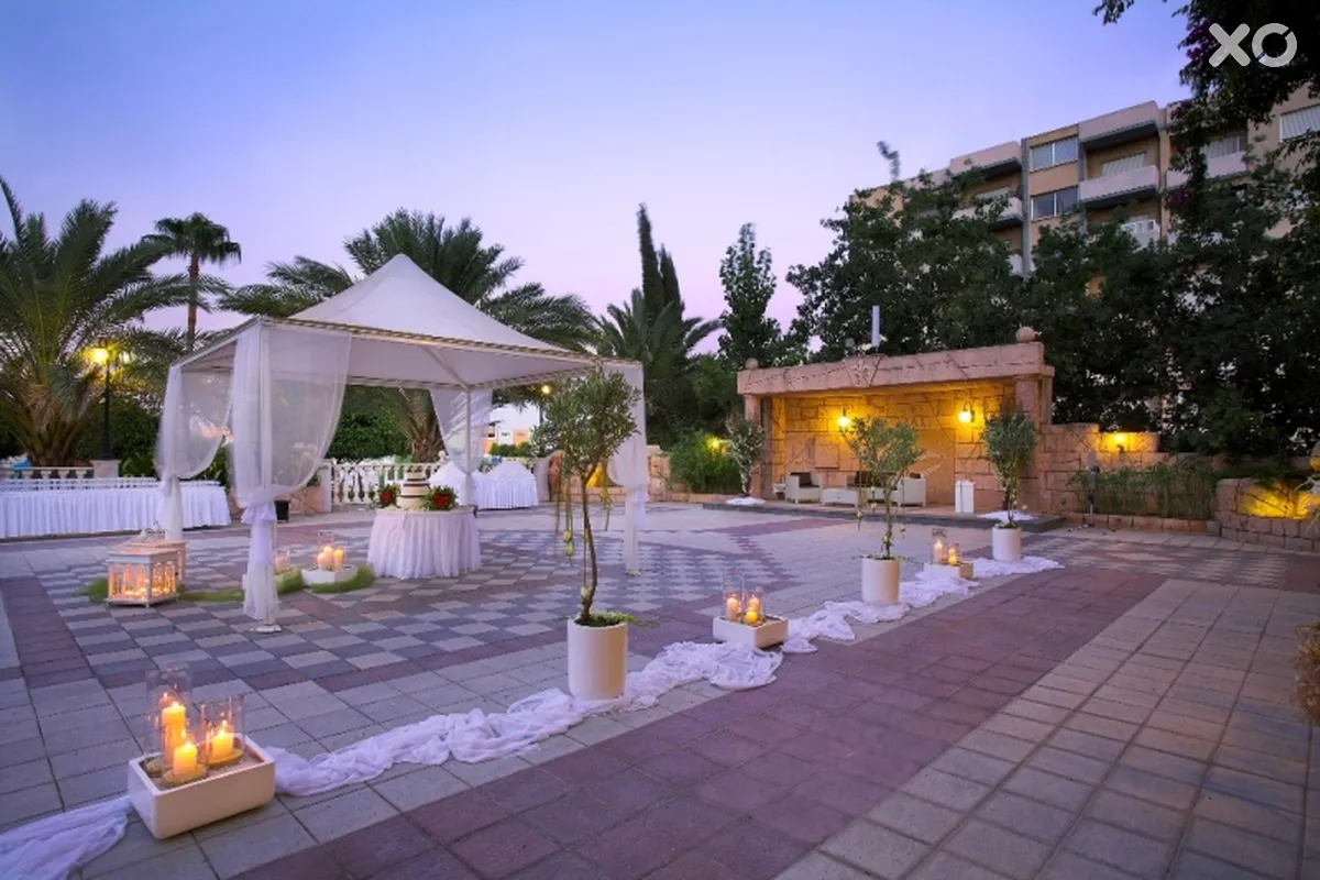 Ajax Hotel