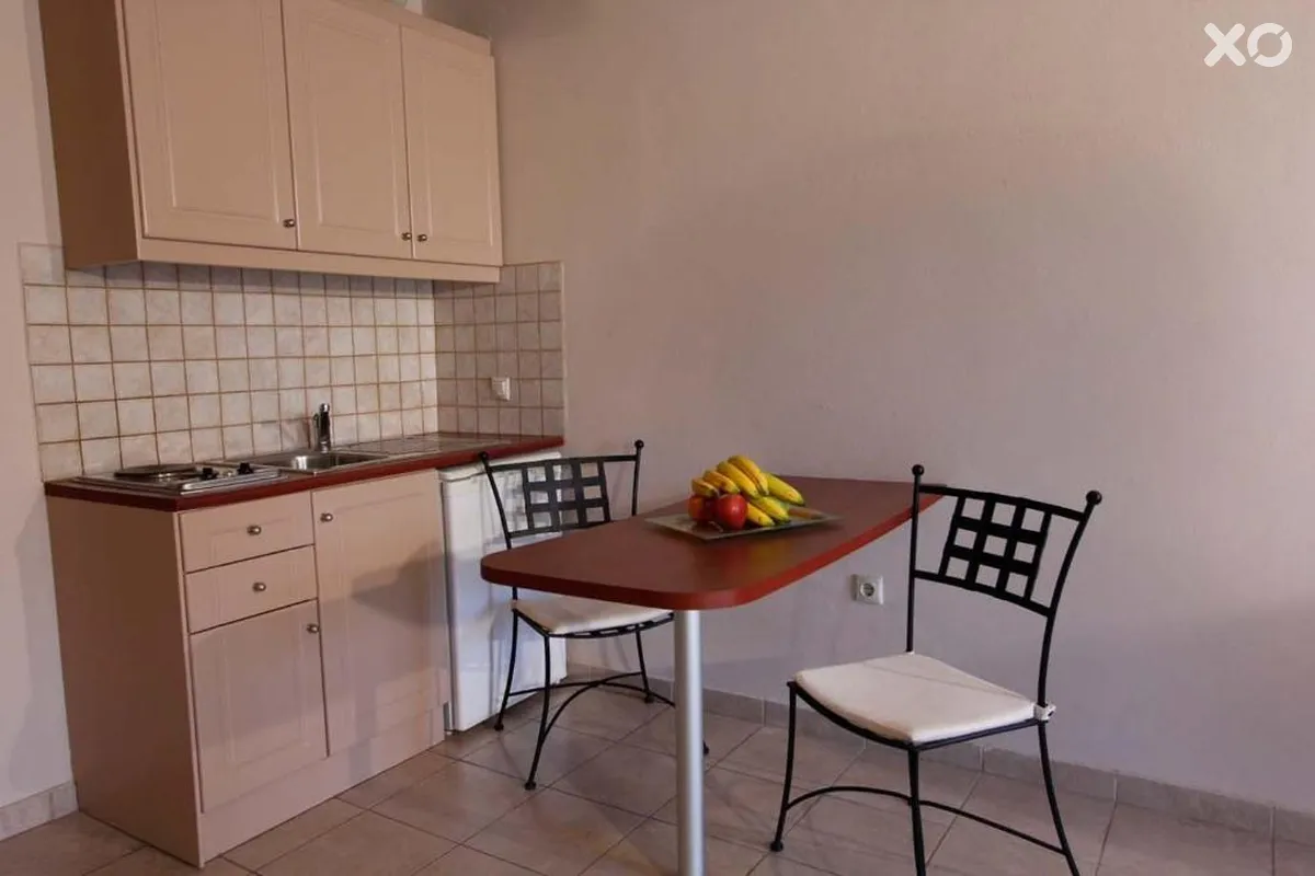Lambrinos Suites