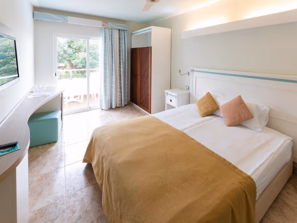 Санта-Понса для тех, кто ценит спокойствие! Море рядом, бассейн и прогулки по городку