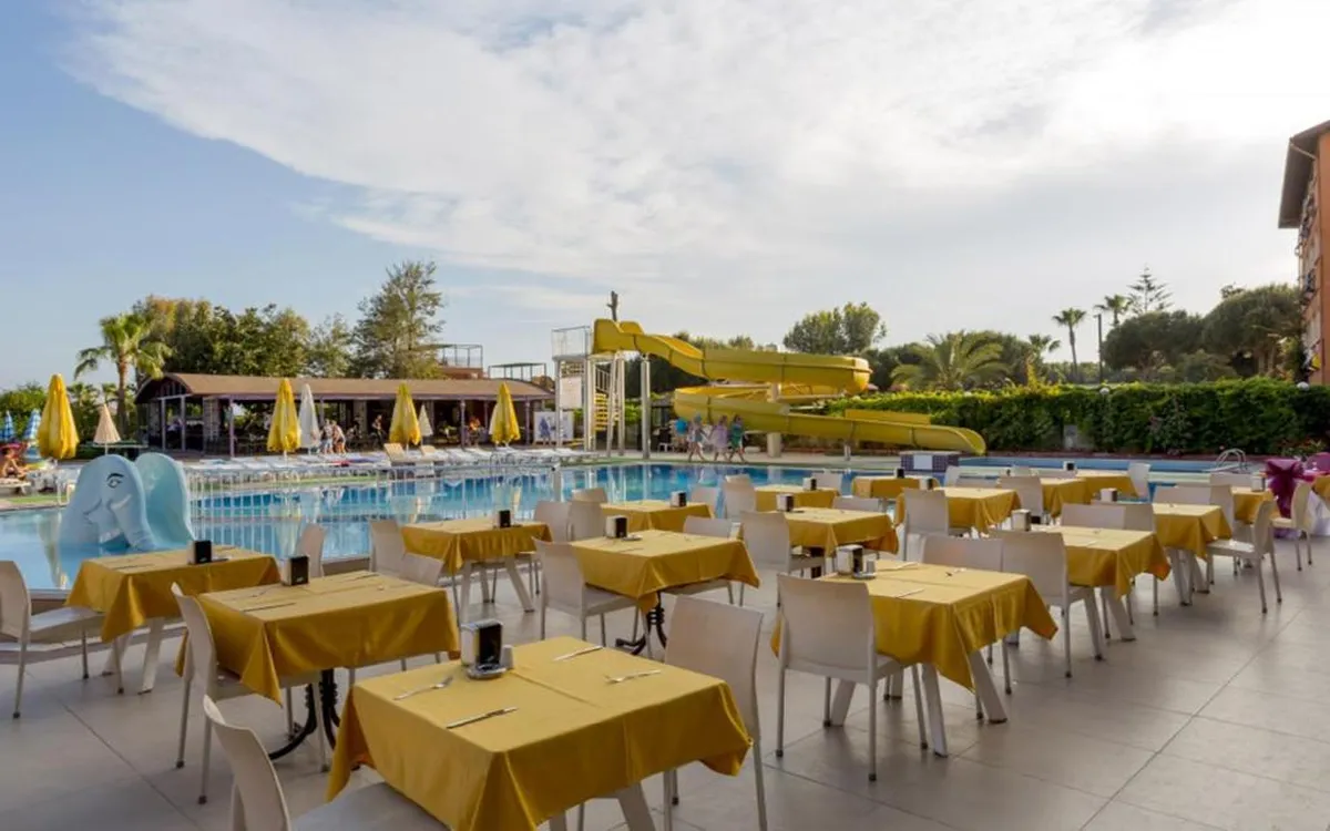 Clover Magic Garden Beach Hotel