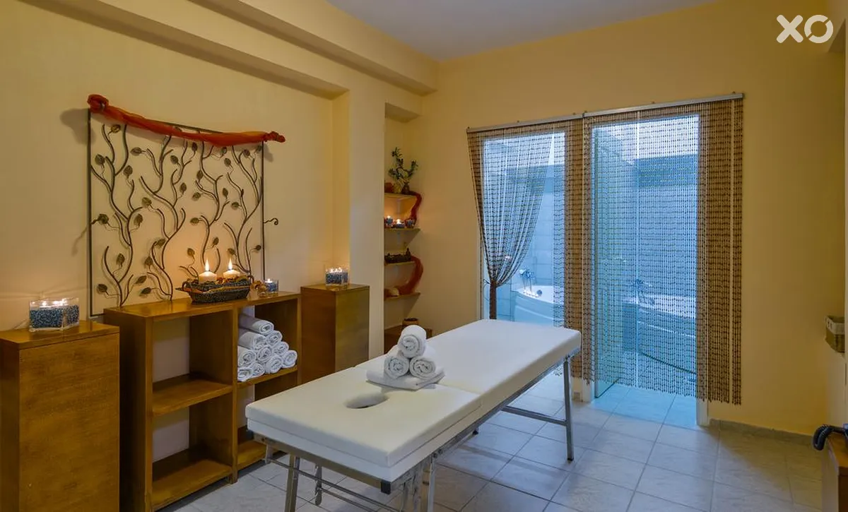 Veronica Hotel & Suites