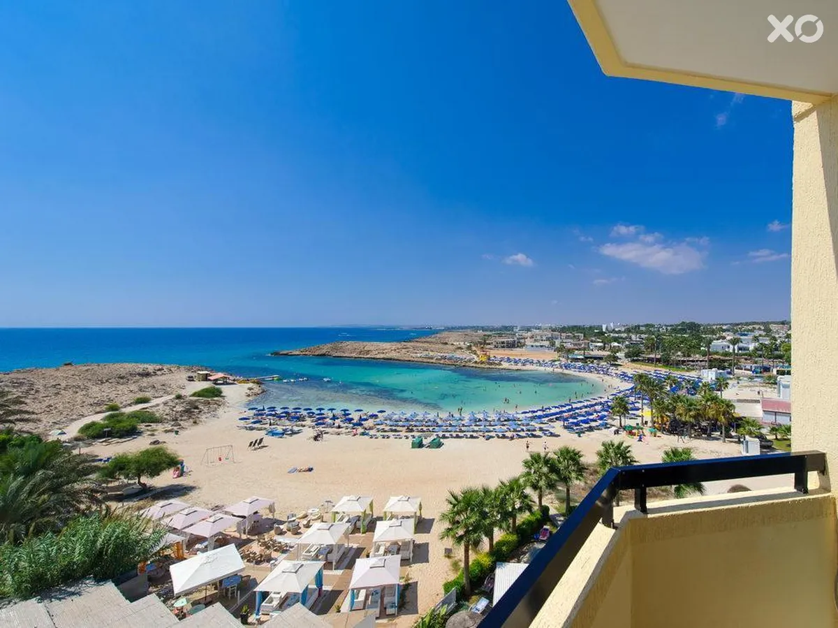 Tasia Maris Sands Beach Hotel