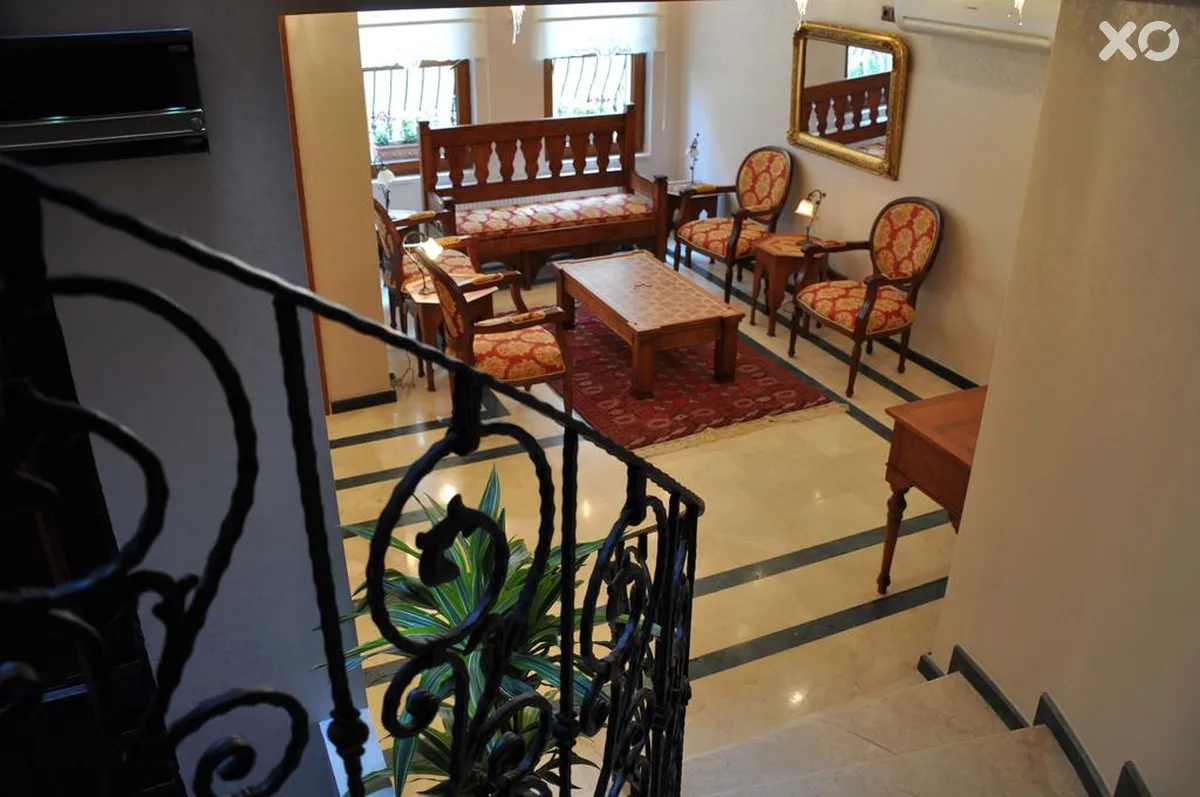 Aruna Hotel