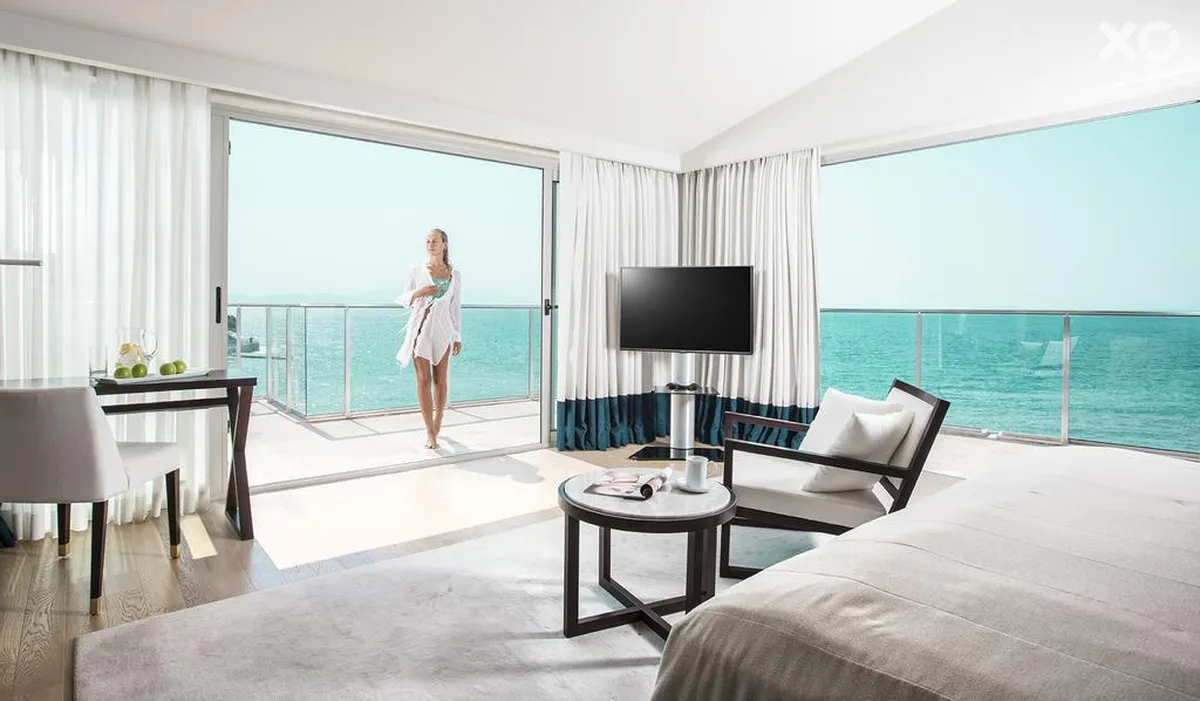 Charisma De Luxe Hotel