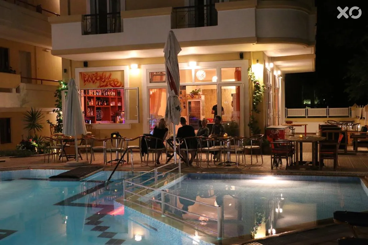 Erato Studios & Apartments