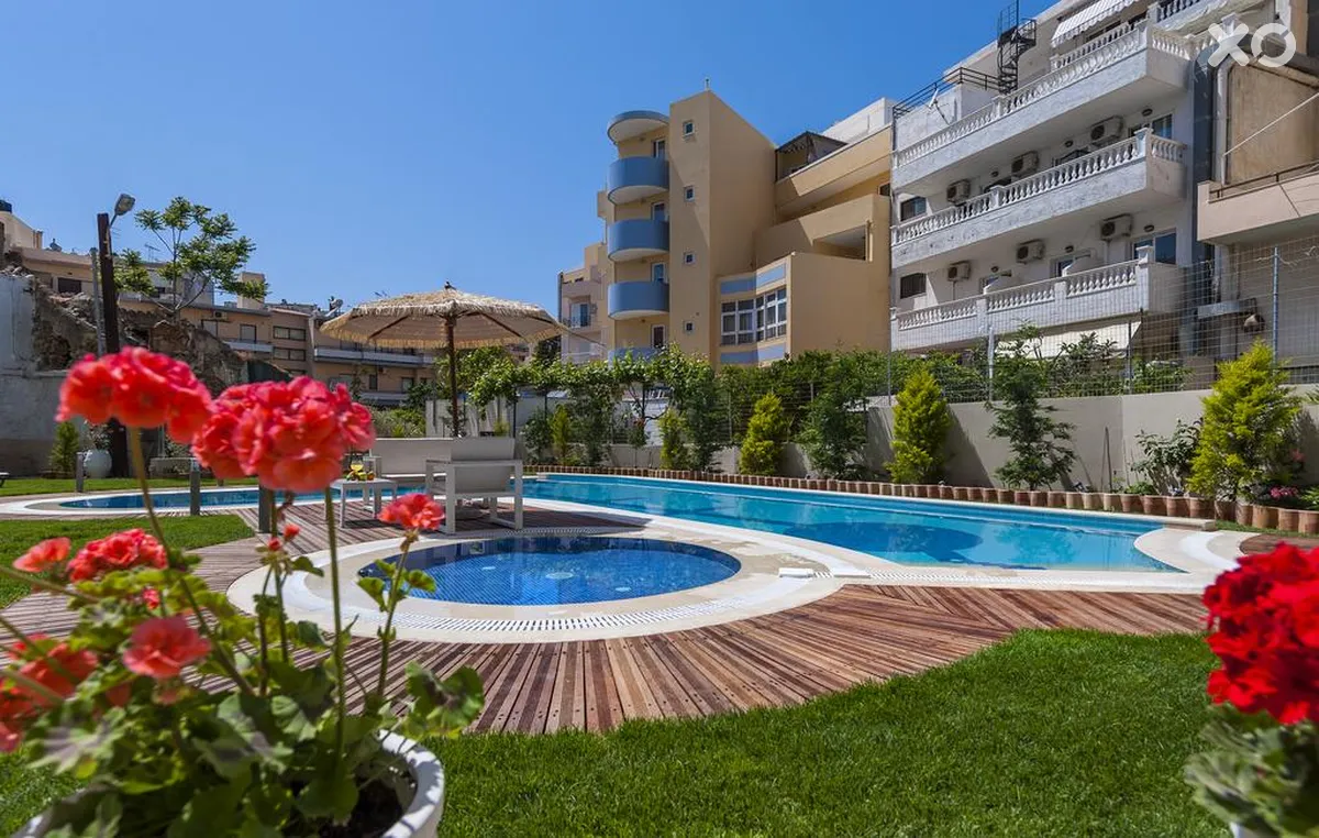 Leonidas Hotel & Apartments