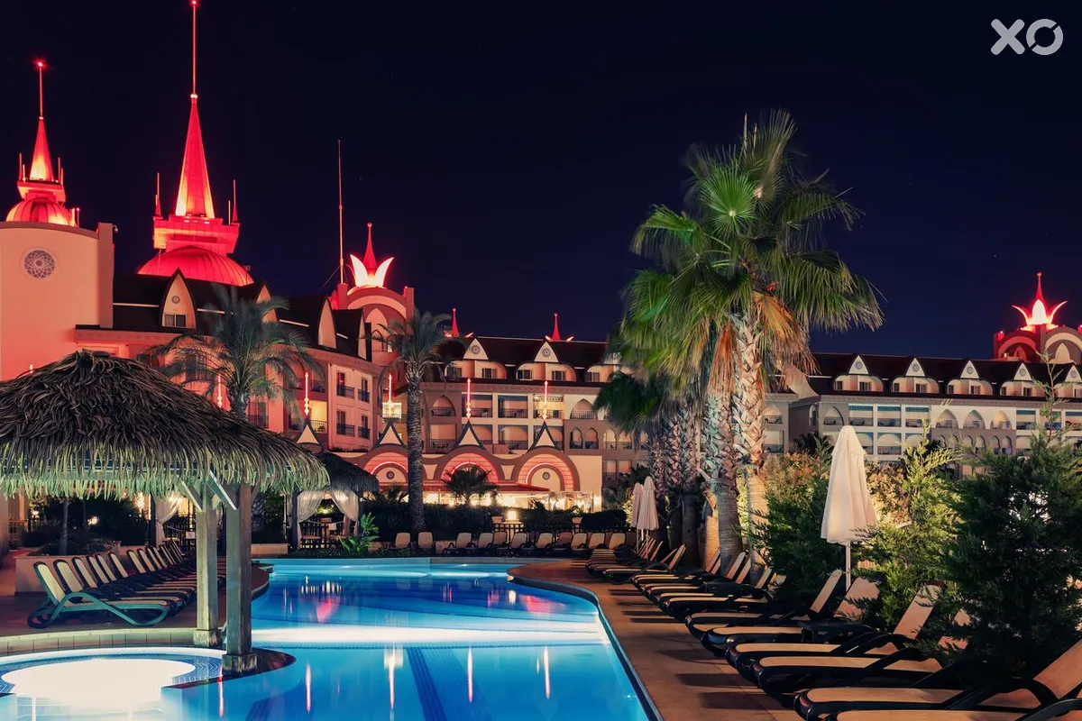 Side Crown Palace