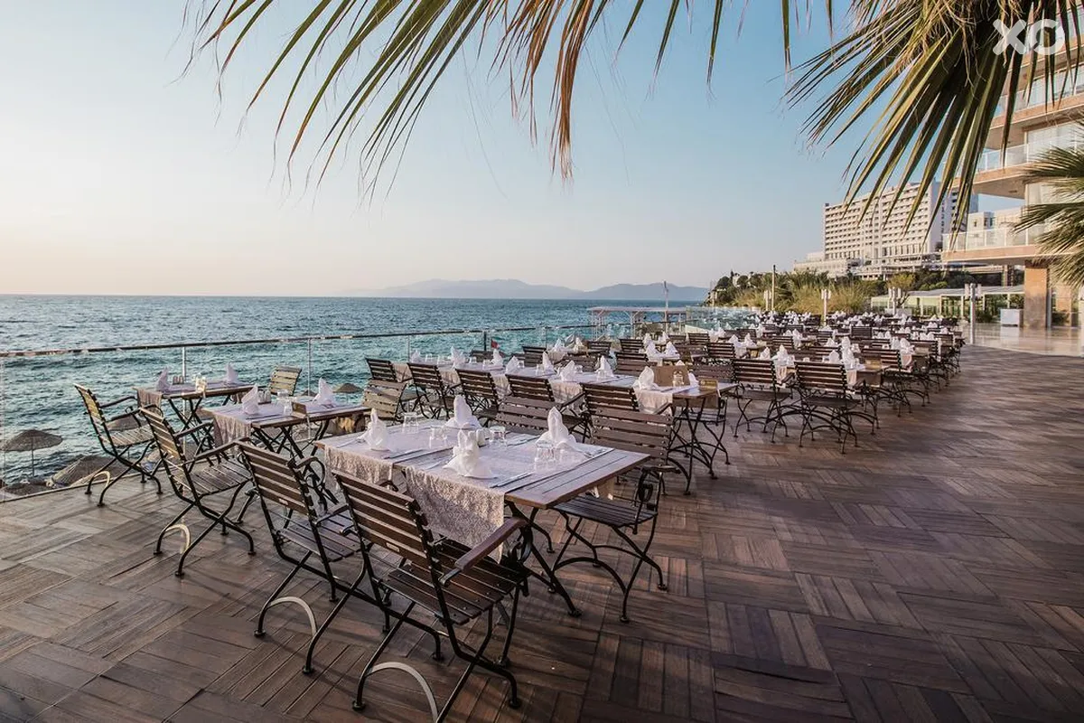 Charisma De Luxe Hotel